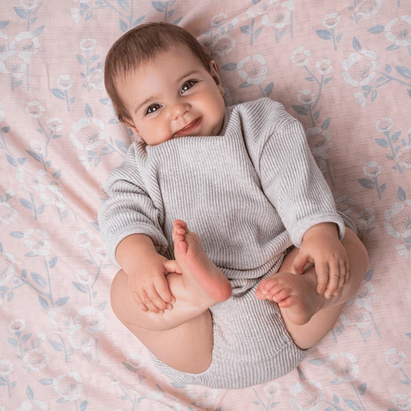 Aden + Anais™ Zijdezachte Mousseline Draagdoek 2 Pak Stencil - Afbeelding 4