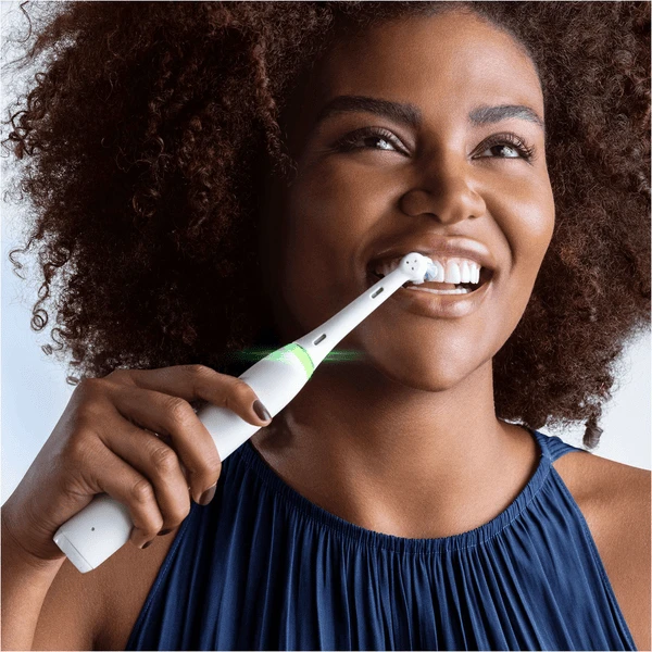 Oral B Oral-B Elektrische Tandenborstel, IO Series 4 Met Reisetui Heel White - Afbeelding 2